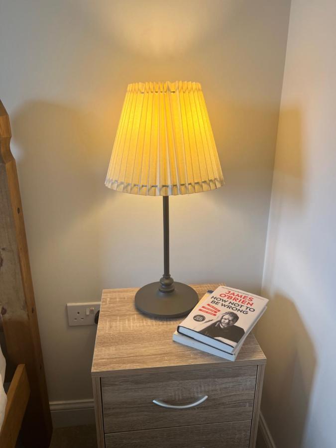 Cosy Double Room With Private Bathroom Homestay Caldecote Eksteriør bilde