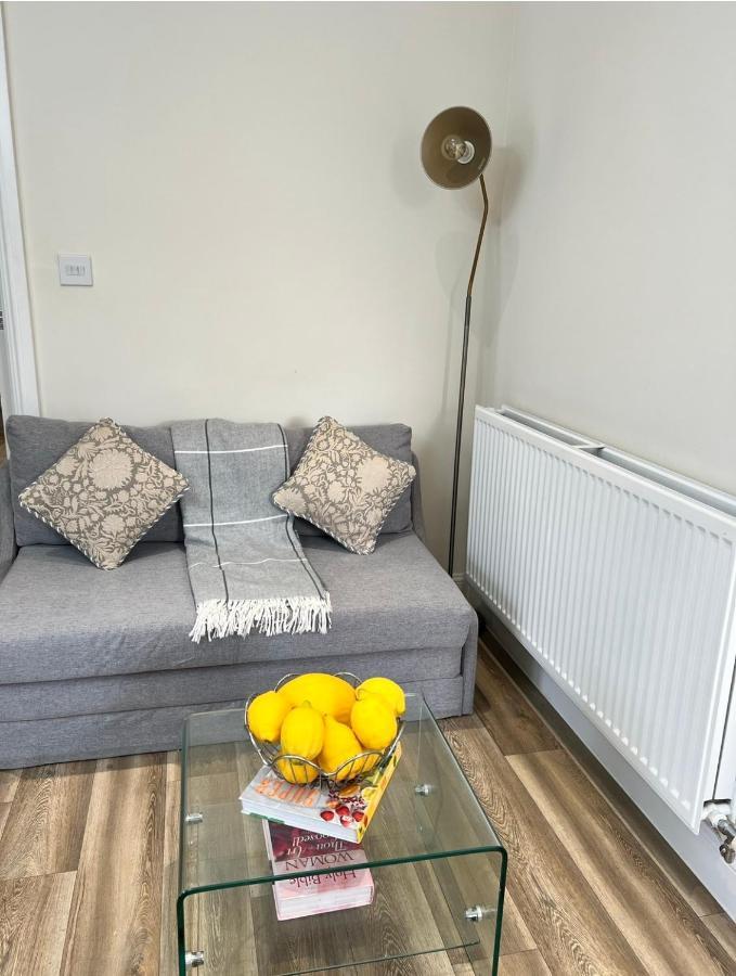 Cosy Double Room With Private Bathroom Homestay Caldecote Eksteriør bilde